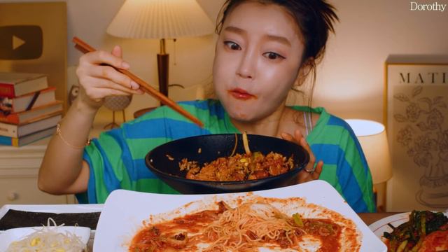 SUB]매콤 통통 낙지볶음 소면 비빔밥 파김치 먹방 MUKBANG spicy Nakji-bokkeumㅣ bibimbapㅣgreen onion kimchi korean food смотреть онлайн