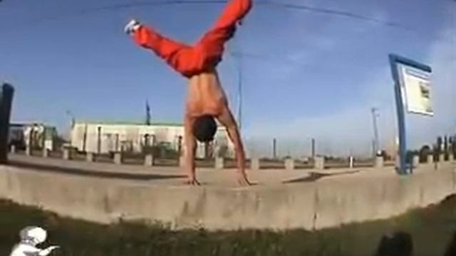 Брейк стойка на одной руке подскажите название пожалуйста смотреть онлайн