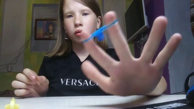 Как сделать банан из резинок смотреть онлайн