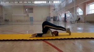 Урок гимнастики 1(Обучение кувырка вперед через подводящие упражнения)