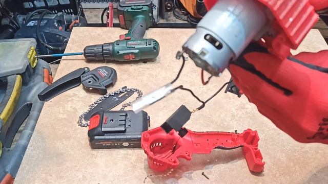 Акумуляторна міні пилка! Чому не ріже? смотреть онлайн