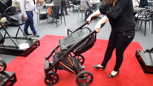 Jumper V Spacerówka Sładana Z Podwoziem Wózka - URWIS.COM.PL