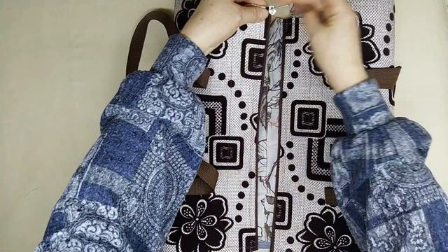 Как сшить сумку на молнии быстро и просто! How to sew a zipper in a bag. смотреть онлайн