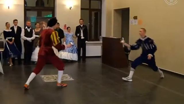 В кинотеатре «Мир» онлайн-трансляцию «Гамлета» открыли осенним балом смотреть онлайн