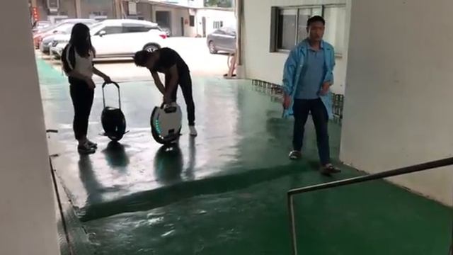 New KingSong 18L VS KingSong 16S смотреть онлайн