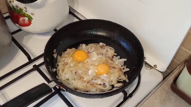 ИДЕАЛЬНЫЙ ЗАВТРАК ?. ЗАВТРАК С ЯЙЦОМ. ЗАВТРАК ЗА 5 МИНУТ. ЛЕГКИЕ ЗАВТРАКИ. ЗАВТРАК С ЛУКОМ #завтрак смотреть онлайн