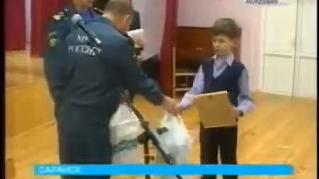 Учеников 39 школы, провалившихся под лед, спасли товарищи 10.12 смотреть онлайн