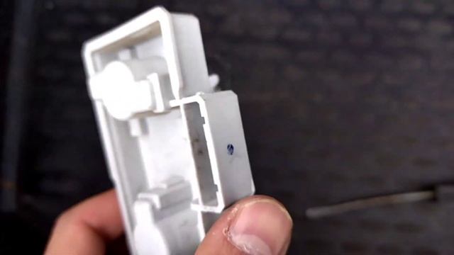 Замена задней левой платы фары на Шкода Октавия А5 FL смотреть онлайн