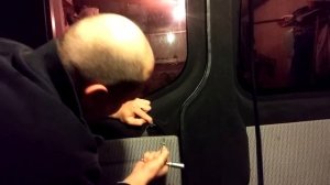 ЗАМЕНА СРЕДНЕГО РОЛИКА БОКОВОЙ ДВЕРИ  Trafic, Vivaro