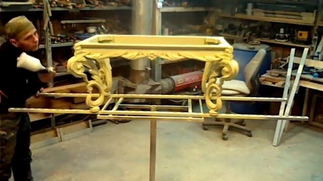 Журнальный столик резной из массива дуба покраска смотреть онлайн