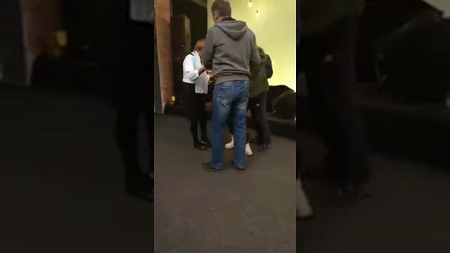 Свидетельство. Женщина после молитвы встала с коляски! смотреть онлайн