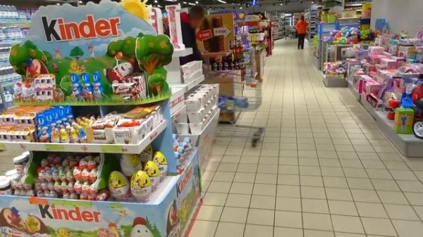 ПАПА И СОФИЯ ДЕЛАЮТ ПОКУПКИ. РОЗОВЫЕ ПОКУПКИ ПРОТИВ СИНИХ. СОФУНЬЯ ШАЛУНЬЯ