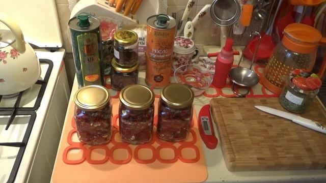 Вяленые помидоры со специями в масле. смотреть онлайн