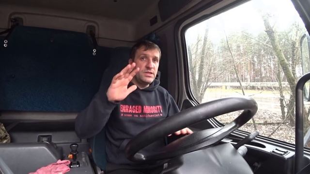 Апокалипсис // Обхожу стоящие грузовики смотреть онлайн