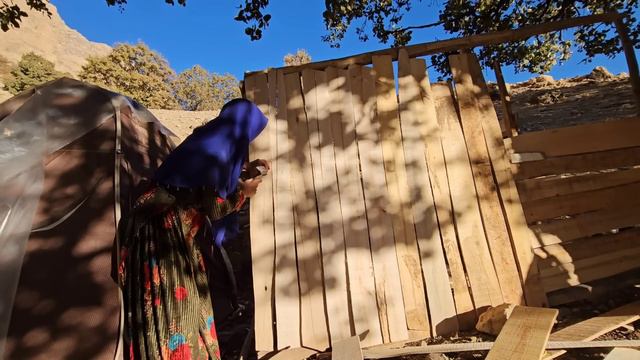 Grandmother's Generosity Project: Ashraf and grandmother started building a nomadic mountain shelte смотреть онлайн