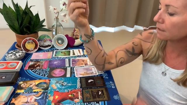 ?DAILY ENERGY UPDATE Gushy romantic feelings! 15th October 2020 смотреть онлайн