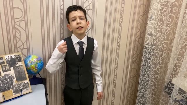 МБОУ "Школа №113" , 3 "А" класс «Защитники Отечества в стихах» читает Гильдеев Тимур смотреть онлайн