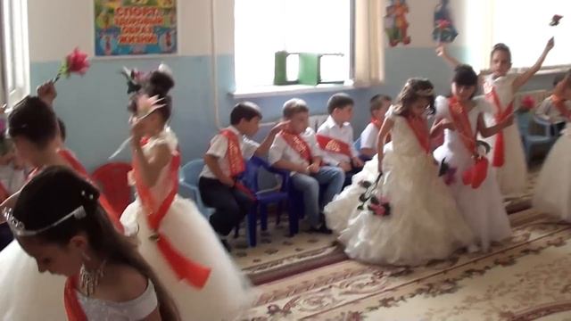 Очень красивый танец с цветочками в детском саду смотреть онлайн