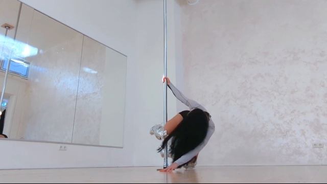 Masha Lu - Exotic pole dance смотреть онлайн