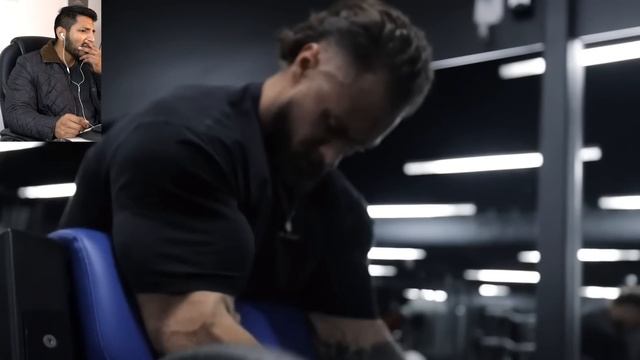 CHRIS BUMSTEAD ENTRENA BRAZOS MODO BESTIA - Mr. Olympia Entrenando En El Gimnasio