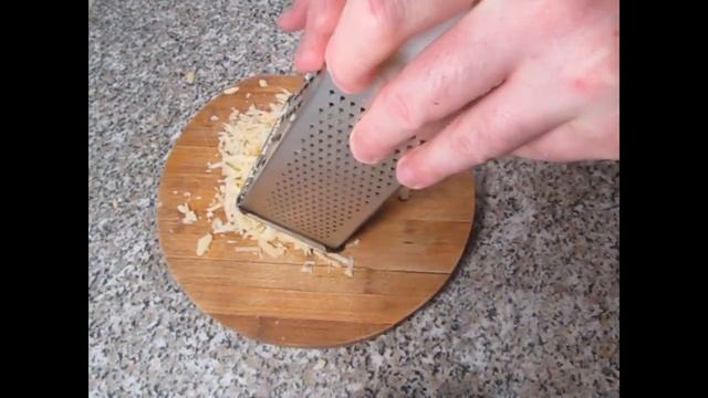 Пицца с сырным бортиком и колбасой смотреть онлайн