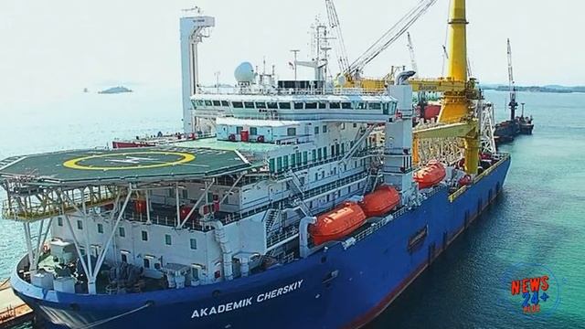Политолог объяснил почему судно трубоукладчик «Академик Черский» тянет время смотреть онлайн