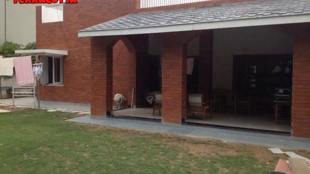 Exposed Bricks смотреть онлайн