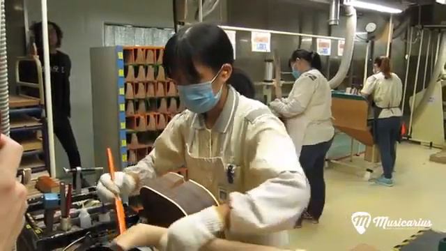 Fabricación de guitarras Yamaha смотреть онлайн