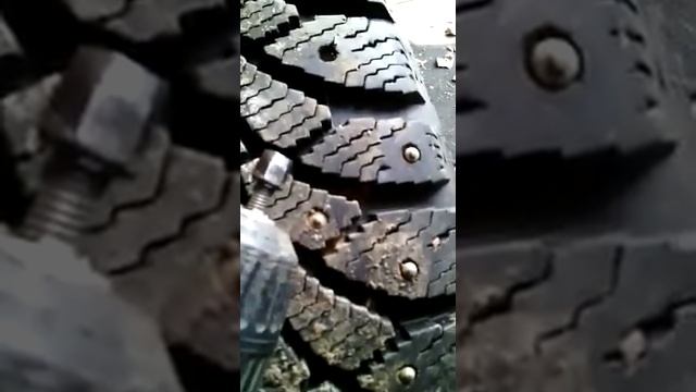 ОШИПОВКА ЗИМНЕЙ РЕЗИНЫ В ДОМАШНИХ УСЛОВИЯХ. смотреть онлайн
