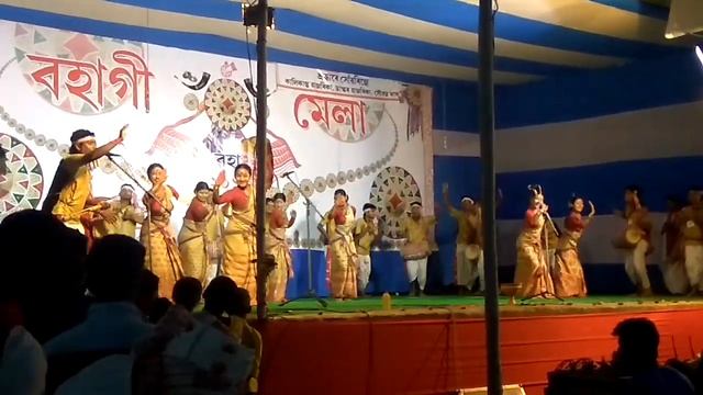 Bhoroliporia Bihu dol at Raha Bohagi Mela смотреть онлайн