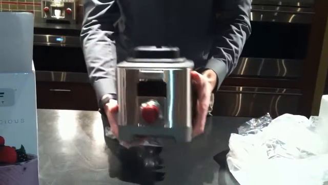 Wolf Gourmet Blender - Unboxing (WGBL100S) смотреть онлайн