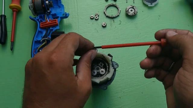 РАЗБОРКА РЕДУКТОРА ШУРУПОВЕРТА ENZT! НЕ ВЗДУМАЙТЕ ПОКУПАТЬ ЭТОТ ШУРУПОВЕРТ НЕ ПОСМОТРЕВ ЭТО ВИДЕО смотреть онлайн