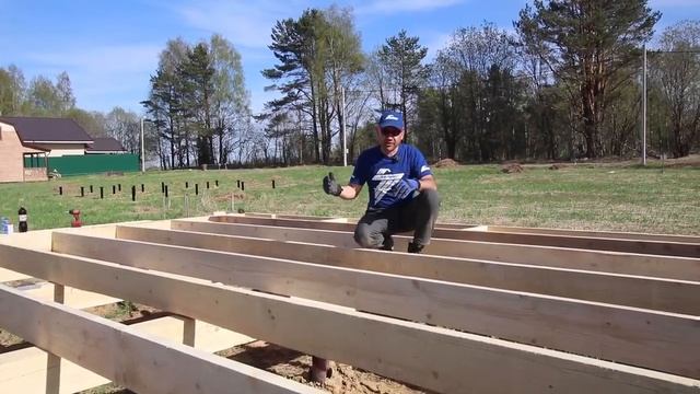 Каркасный дом своими руками Ч3 Монтаж цокольного перекрытия Строй Баня152rus смотреть онлайн