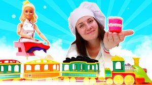 Поезд официант в кафе Барби!  Игры в куклы для девочек