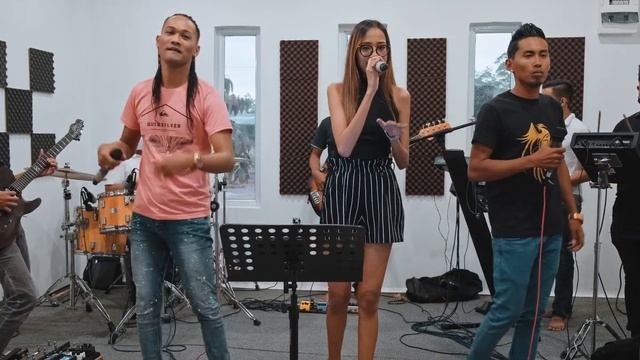 Selection - Lungo Esuk / Suket Teki смотреть онлайн