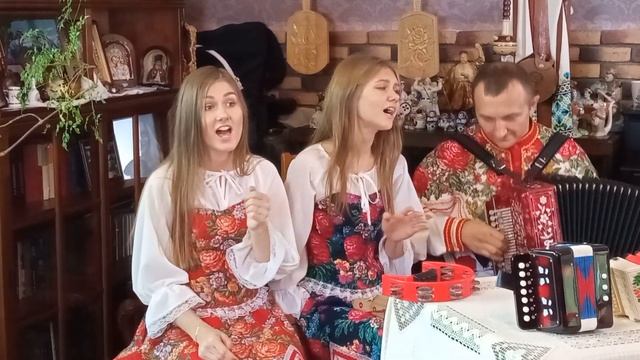 "На закате ходит парень" исполняет трио "Радость" смотреть онлайн