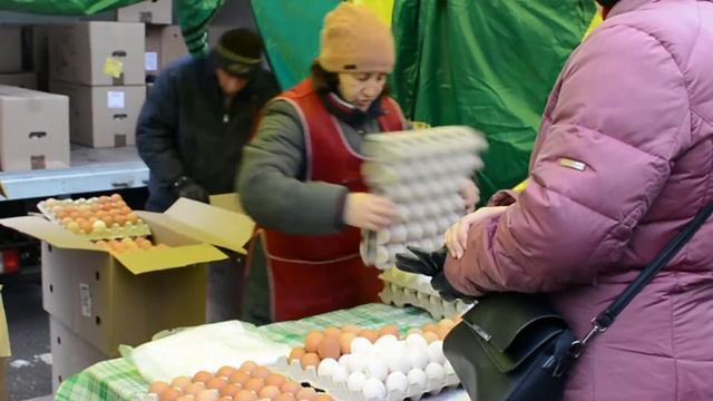 На том же месте,в тот же час! В праздник для липчан работала широкая ярмарка. смотреть онлайн