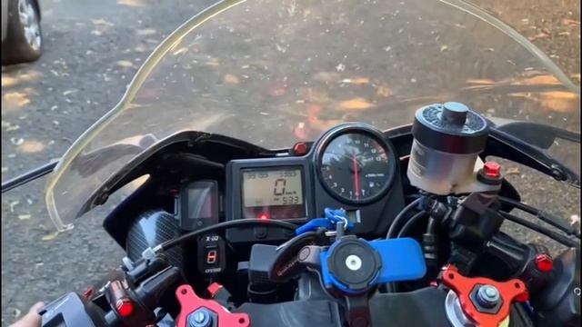 How To Ride A Motorcycle Without The Clutch / Honda CBR 929 RR смотреть онлайн