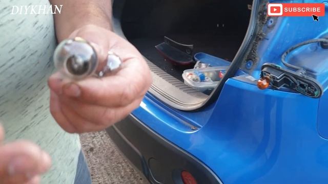 Changing a Rear Tail Light Bulb on Nissan Qashqai || Nissan Qashqai Tailgate Light Bulb Replacement смотреть онлайн