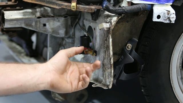 How to easily wire tuck / relocate a washer fluid bottle for super cheap! смотреть онлайн