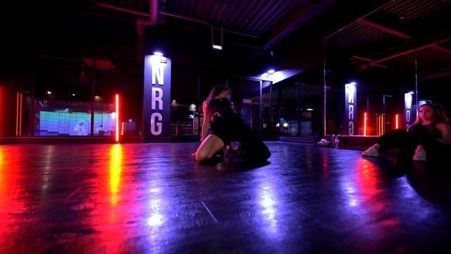 ЭЛЬВИРА КАСИМОВА // HIGH-HEELS (Пролетарская) смотреть онлайн