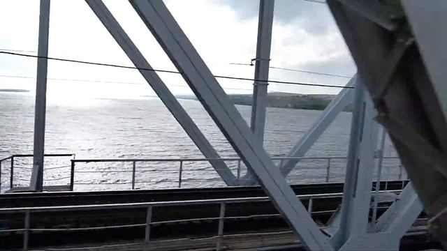 На поезде через Волгу. смотреть онлайн