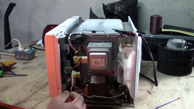 Daewoo Microwave oven not heating. (Megnetron connector burned out) смотреть онлайн