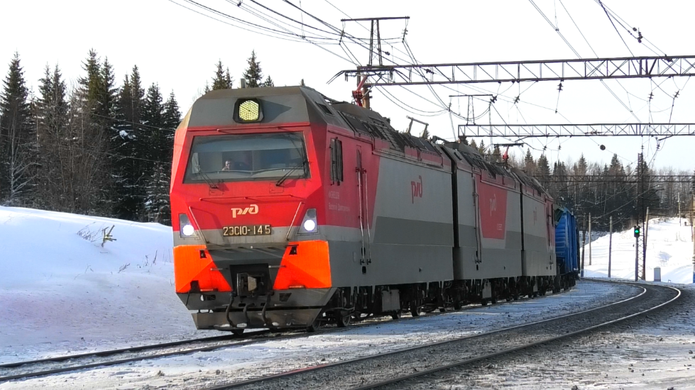 Именной 2ЭС10-145 «Гранит» с грузовым поездом следует через о.п. Глухарь смотреть онлайн