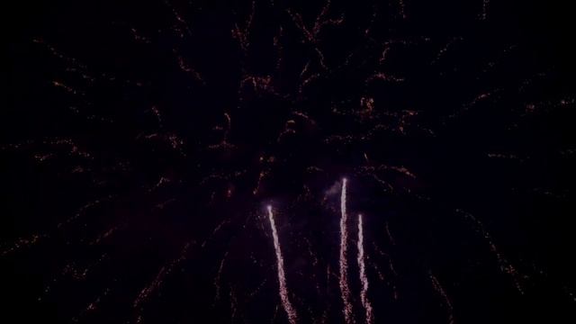 ПРАЗДНИЧНЫЙ ФЕЙЕРВЕРК в центре Москвы 2023г смотреть онлайн