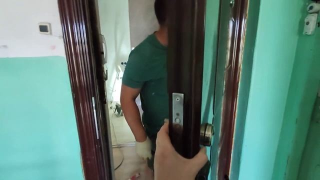 Установили входную дверь/папа привез с Геленджика варенье из ёлки.