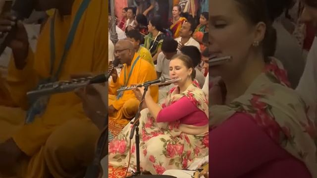 Hare Krishna Hare Rama Mantra || Srila Prabhupada's World || Iskcon Kirtan