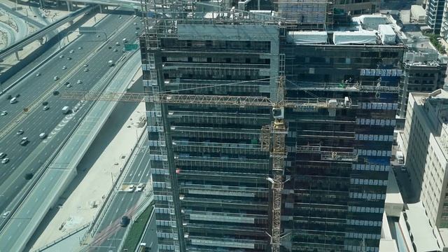 Демонтаж башенного крана в Дубае смотреть онлайн