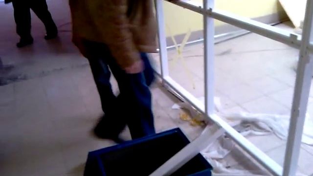 Crash test glass office partitions (крэш-тест стекла Мирокон).mp4 смотреть онлайн