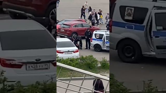 Что творится в последние время, не понятно за что полиция бëт женщин смотреть онлайн